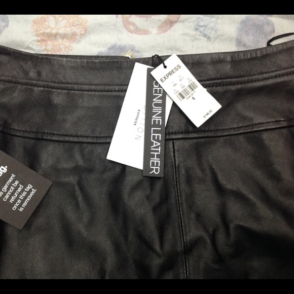 NEW WITH TAGS EXPRESS 100% LEATHER MINI SKIRT - Picture 3 of 8